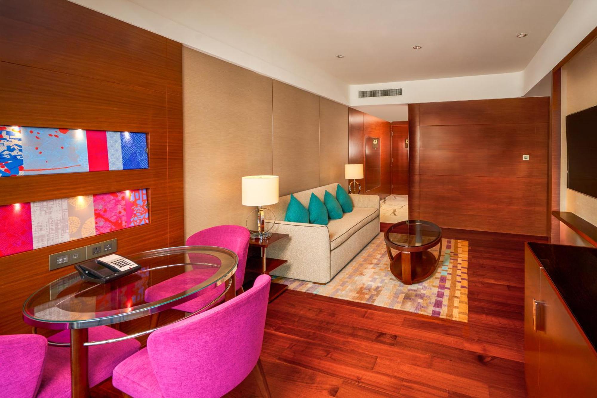 Crowne Plaza Macau By Ihg Ξενοδοχείο Εξωτερικό φωτογραφία Suite at the Park, Hyderabad